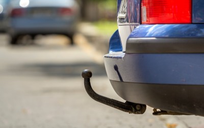 Κοτσαδόρος σε ΙΧ: Τι λέει ο νόμος - Τι ισχύει με το ΚΤΕΟ
