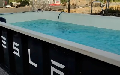 H Tesla βάζει πισίνες δίπλα σε φορτιστές! Ο λόγος είναι απίστευτος 