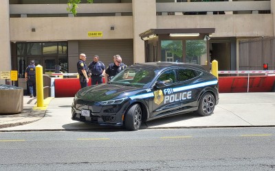 To FBI οδηγεί Ford Mustang Mach-E! 