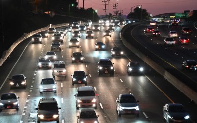 Τέλος οι κινητήρες βενζίνης: Η μεγαλύτερη πολιτεία είπε ΝΑΙ μόνο στα ηλεκτρικά