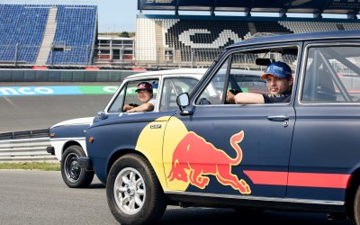 Ο Verstappen κερδίζει ακόμα και με την όπισθεν! [video]