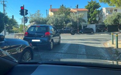 Η παράβαση που κάνουν σχεδόν όλοι οι οδηγοί - Έχει πρόστιμο 700 ευρώ