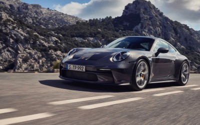 Αν δεν μπορείς να αγοράσεις μια Porsche, αγόρασε μια μετοχή της!