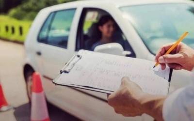 Συμμορία δασκάλων και υπαλλήλων ΥΜΕ «στα πράσα»: Πουλούσαν διπλώματα προς 2.000 €