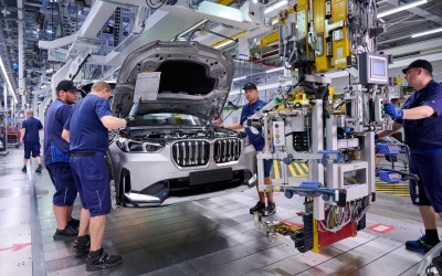 BMW: Νέα επένδυση 2 δισ. ευρώ σε χώρα μικρότερη από την Ελλάδα