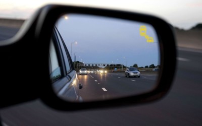 Τι είναι η νεκρή γωνία στα αυτοκίνητα; Πώς την αντιμετωπίζεις;