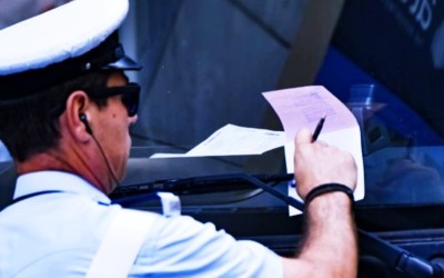Τέλος και επίσημα οι κλήσεις της Τροχαίας στο παρμπρίζ – Στο gov.gr το πρόστιμο 