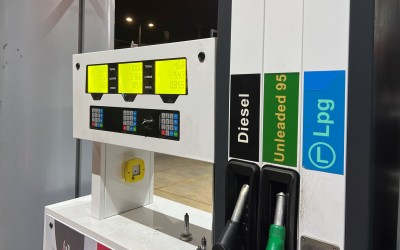 Πόσο έπεσε σε 6 μήνες η τιμή της βενζίνης και του diesel στην Ελλάδα; 