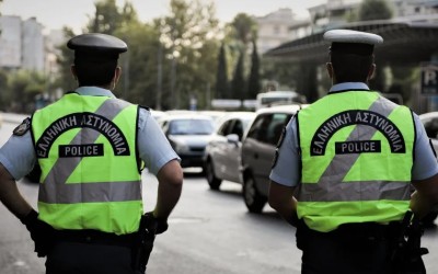 Χριστούγεννα: Προσοχή στους δρόμους – Έκτακτα μέτρα από την Τροχαία 