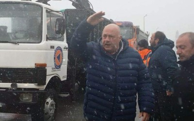 Δείτε και ακούστε τον Μπέο να ρίχνει «μπινελίκια» στα εκχιονιστικά μηχανήματα