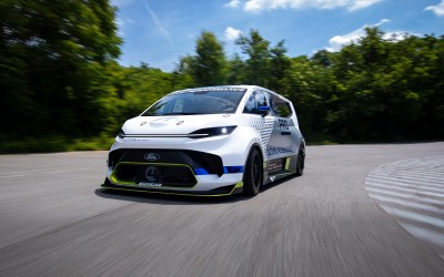 Η Ford τρέχει στην πιο διάσημη Aνάβαση του κόσμου με ένα van!