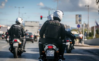 Αθήνα: Αστυνομικοί γλιτώνουν μωρό με σπασμούς - Το πήγαν άμεσα στο νοσοκομείο [video] 