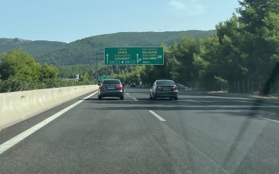 Πάω με 130 km/h και μου «παίζουν» τα φώτα! Είναι νόμιμο;
