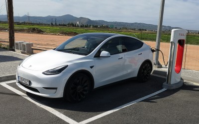 Έκτακτο: Τέλος η δωρεάν φόρτιση Tesla στην Ελλάδα!