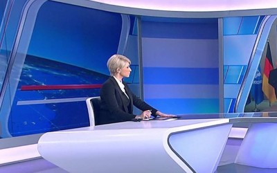 Σία Κοσιώνη: Οδηγεί scooter και... θέτει σε κίνδυνο το παιδί της!