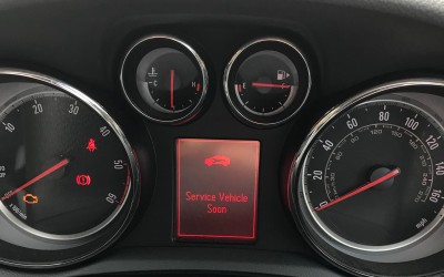 Άναψε το λαμπάκι για Service: Πότε πρέπει να πάω στο συνεργείο;