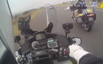 Video: Τρελή καταδίωξη e-scooter με 100 km/h - Η απίστευτη δικαιολογία του αναβάτη