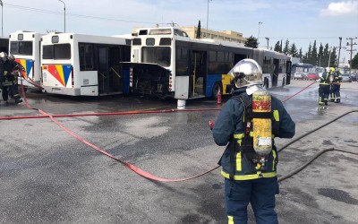 Φωτιά σε λεωφορείο! Εντυπωσιακή άσκηση της Πυροσβεστικής σε Video
