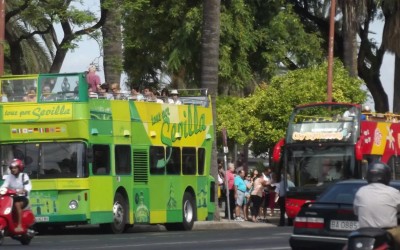 Ηλιακή στάση λεωφορείου δροσίζει όσους περιμένουν