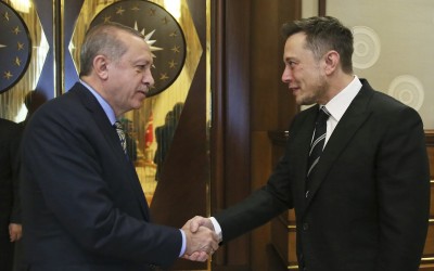 H Τουρκία παρακαλάει την Tesla: Ελάτε να φτιάξετε εδώ εργοστάσιο