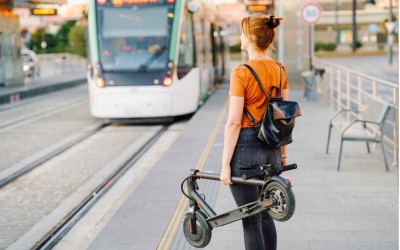 Μύθος ή αλήθεια: Επιτρέπονται τα ηλεκτρικά πατίνια σε λεωφορεία, τρόλεϊ και Μετρό; 