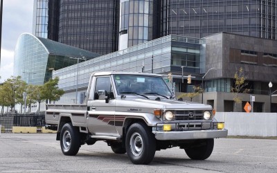 O πιο πιστός οπαδός της Toyota - Αγοράζει δύο Land Cruiser το μήνα 