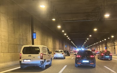 Ηλικιωμένος μπήκε ανάποδα στην Αττική Οδό - Τράκαρε άλλο ΙΧ