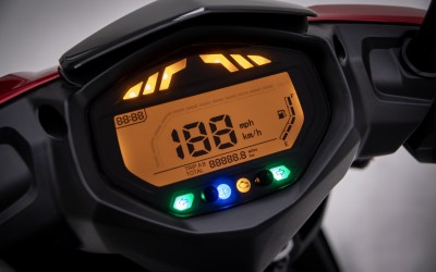 Το scooter που οδηγείς με δίπλωμα αυτοκινήτου και έχει τιμή 1.895 ευρώ 