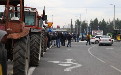 Έκτακτο: Οι αγρότες κλείνουν από αύριο τις εθνικές οδούς και κατεβαίνουν Αθήνα