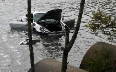 Η βυθισμένη Porsche στον Πειραιά – Το μεγάλο μυστικό 