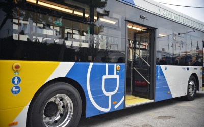 Έφτασε το πρώτο ηλεκτρικό λεωφορείο στην Αθήνα - Ξεκίνησαν οι δοκιμές