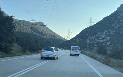 Προσπέραση σε διπλή διαχωριστική: Ποιες είναι οι ποινές;