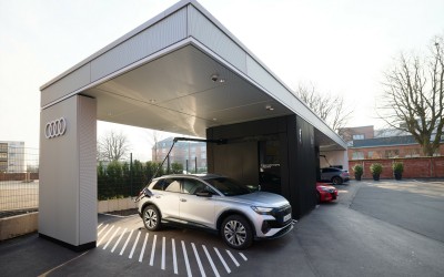 Η Audi έφτιαξε νέο κόμβο που φορτίζει αυτοκίνητα κάθε μάρκας