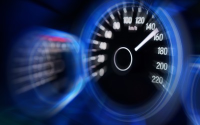 Τέλος η υπερβολική ταχύτητα - Μπαίνουν κόφτες στα αυτοκίνητα 