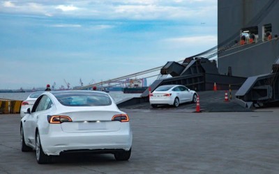 Το κόλπο των Tesla - Πώς μπαίνουν στα ελληνικά πλοία με γεμάτη μπαταρία