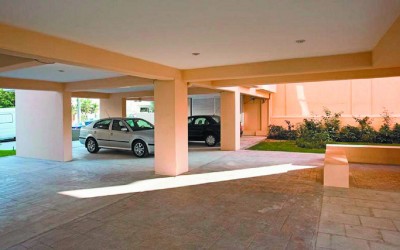 Αλλάζουν όλα στις θέσεις parking στις πιλοτές των πολυκατοικιών – Τι ορίζει πλέον ο νόμος 