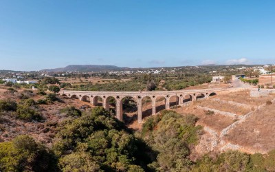 Ελλάδα: Το νησί με τη μεγαλύτερη πέτρινη γέφυρα - Η θρυλική ιστορία του 