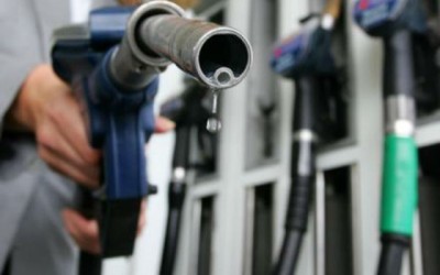 Τι είναι αυτή η τρύπα στη μάνικα της βενζίνης;
