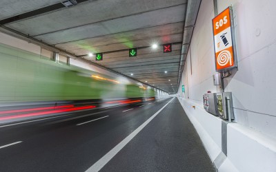 Τι δείχνει το σήμα SOS στις σήραγγες – Πρέπει να το ξέρει κάθε οδηγός 
