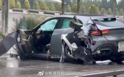 Πήγε να κάνει κόλπα στη βροχή με Ferrari – Την έκοψε στη μέση (video) 