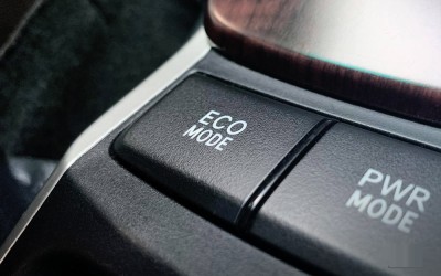 Τι κάνει το κουμπί Eco Mode στο αυτοκίνητο;