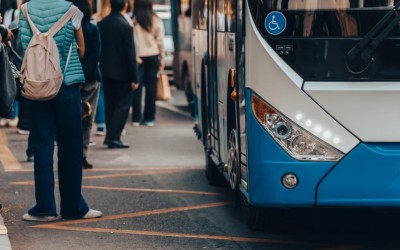 Οδηγός λεωφορείου βρήκε πορτοφόλι με 1.400 ευρώ και το παρέδωσε