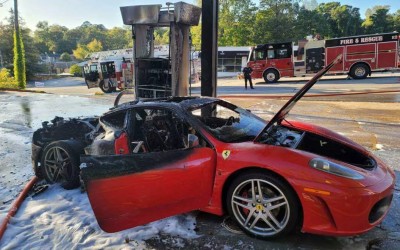 Ferrari καταστράφηκε σε πρατήριο! Τι συνέβη;