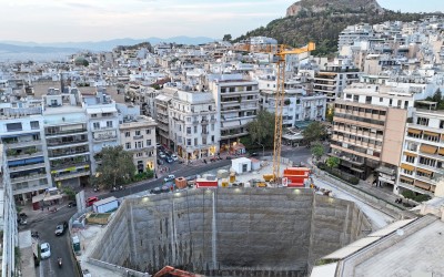 Άνοιξαν τρύπα 35 μέτρων στο Κολωνάκι - Δείτε τι θα κάνουν