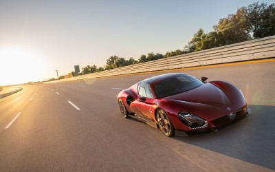 Alfa Romeo 33 Stradale: Εκεί που πας με 240 km/h, χωρίς να αγγίζεις το τιμόνι
