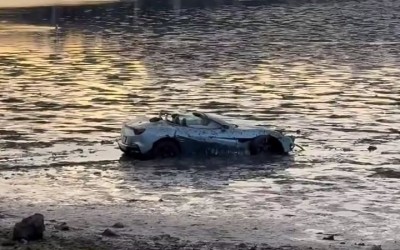 Πέρασαν χειροπέδες σε οδηγό Ferrari - Το καταστροφικό λάθος που έκανε (video)
