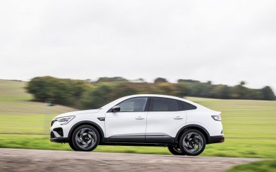 Η Renault δίνει υβριδικό SUV 140 ίππων με αυτόματο κιβώτιο για 195 ευρώ το μήνα - Και όλα πληρωμένα