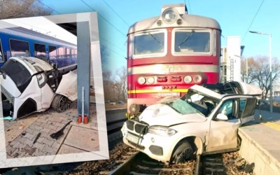 Video: Τρένο έκοψε στη μέση BMW X5 - Ξεγέλασε τον θάνατο ο οδηγός!