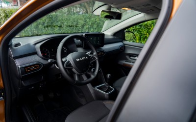Ποιο Dacia αγοράζεις με 5 ευρώ την ημέρα – Είναι crossover και καίει 5,2 lt στα 100 km 