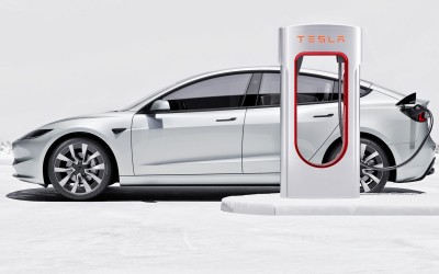 H Tesla βγάζει δις χωρίς να πουλά αυτοκίνητα – Την πληρώνουν οι ανταγωνιστές της 